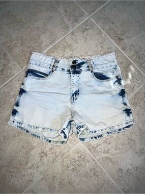 Light Acid-Wash Denim Shorts for Women - Tie-Dye Effect